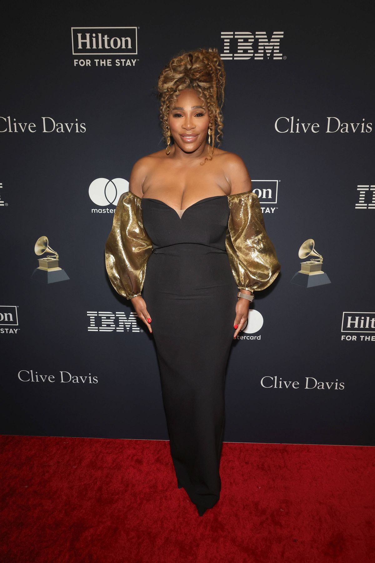 Serena Williams a apărut într-o ținută îndrăzneață la petrecerea iernii din Beverly Hills: „Când te cheamă, te urci în avion și o faci!”