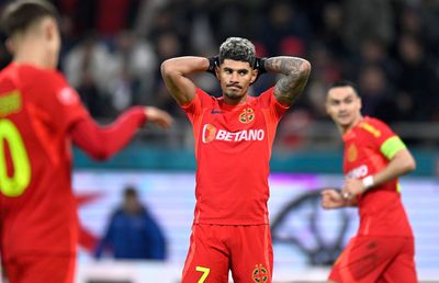 Gigi Becali n-a mai rezistat » L-a scos la pauză în FCSB - Farul și l-a introdus pe Florinel Coman