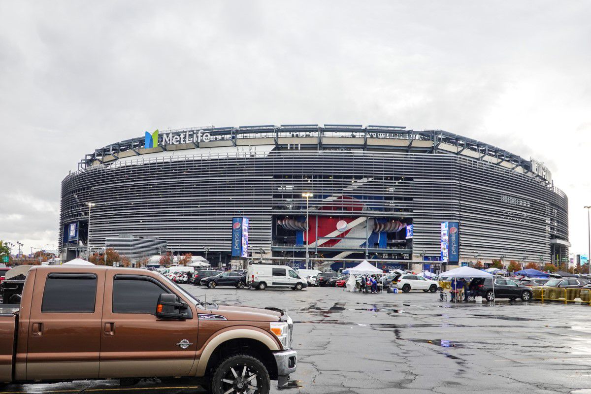 FIFA a redenumit stadionul finalei Mondialului din motive publicitare: „Cel mai ridicol nume pe care vi-l puteți imagina! Știți cine e de vină pentru acest circ?”