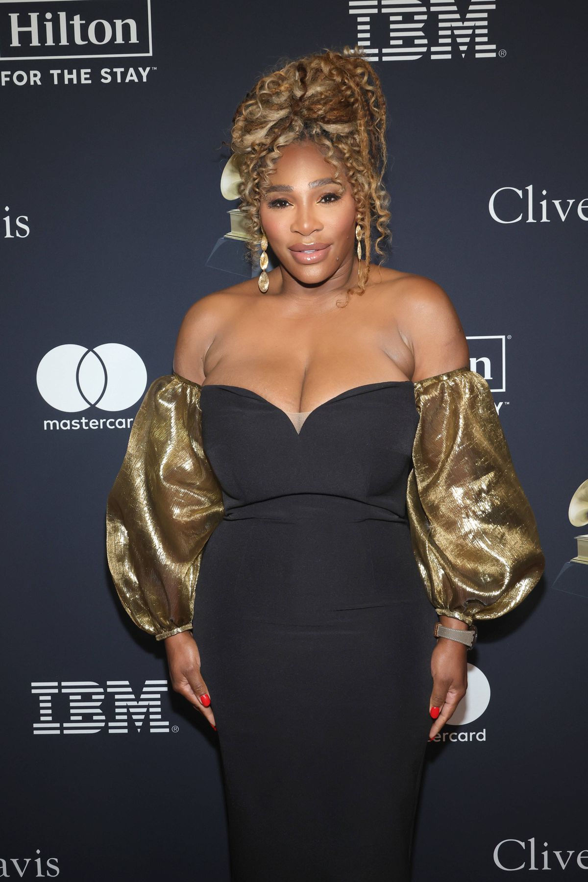 Serena Williams a apărut într-o ținută îndrăzneață la petrecerea iernii din Beverly Hills: „Când te cheamă, te urci în avion și o faci!”
