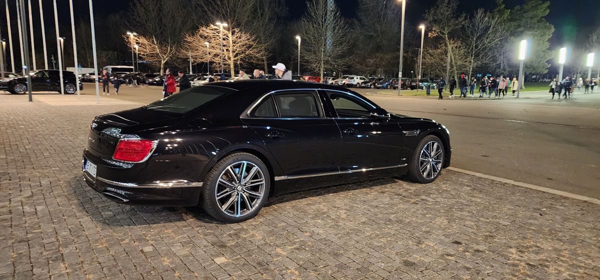 Teia Sponte a venit la FCSB - Farul cu un Bentley Flying Spur A