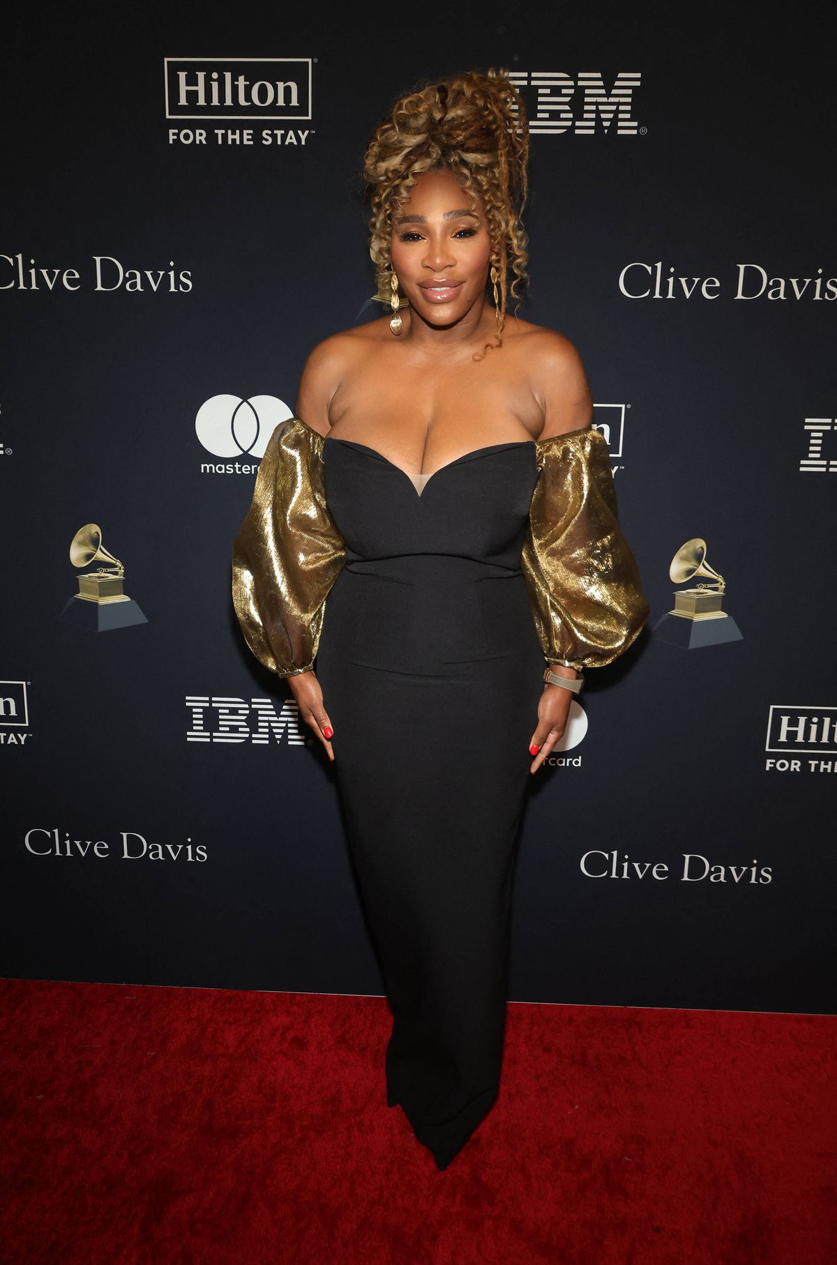 Serena Williams a apărut într-o ținută îndrăzneață la petrecerea iernii din Beverly Hills: „Când te cheamă, te urci în avion și o faci!”