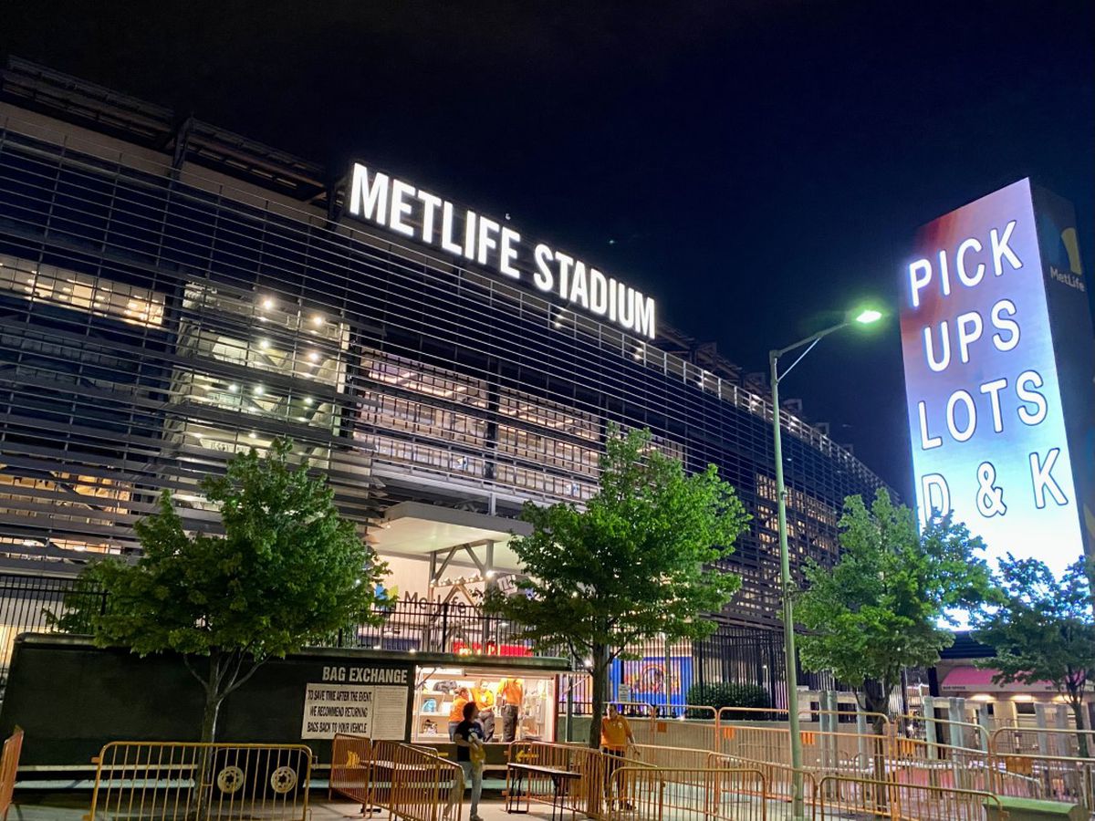 FIFA a redenumit stadionul finalei Mondialului din motive publicitare: „Cel mai ridicol nume pe care vi-l puteți imagina! Știți cine e de vină pentru acest circ?”