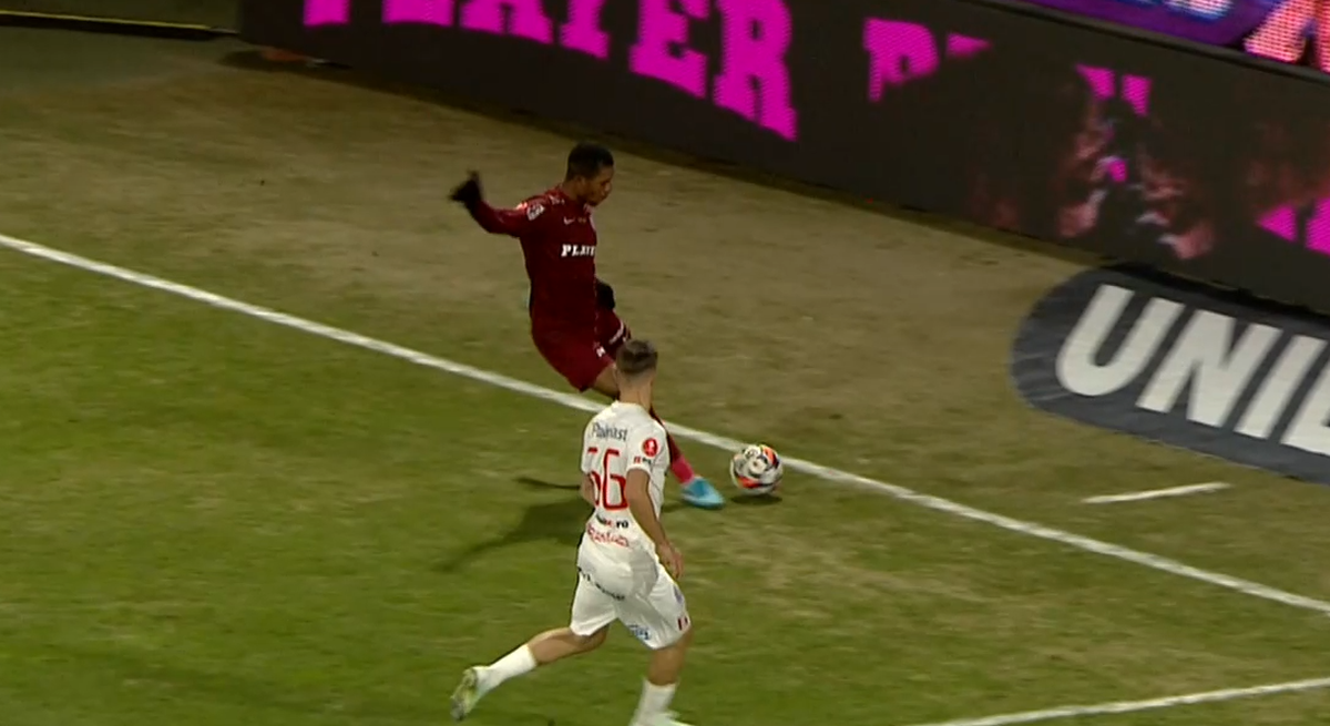 Faza la care mingea a lovit mână lui Căpușă în CFR Cluj - Hermannstadt