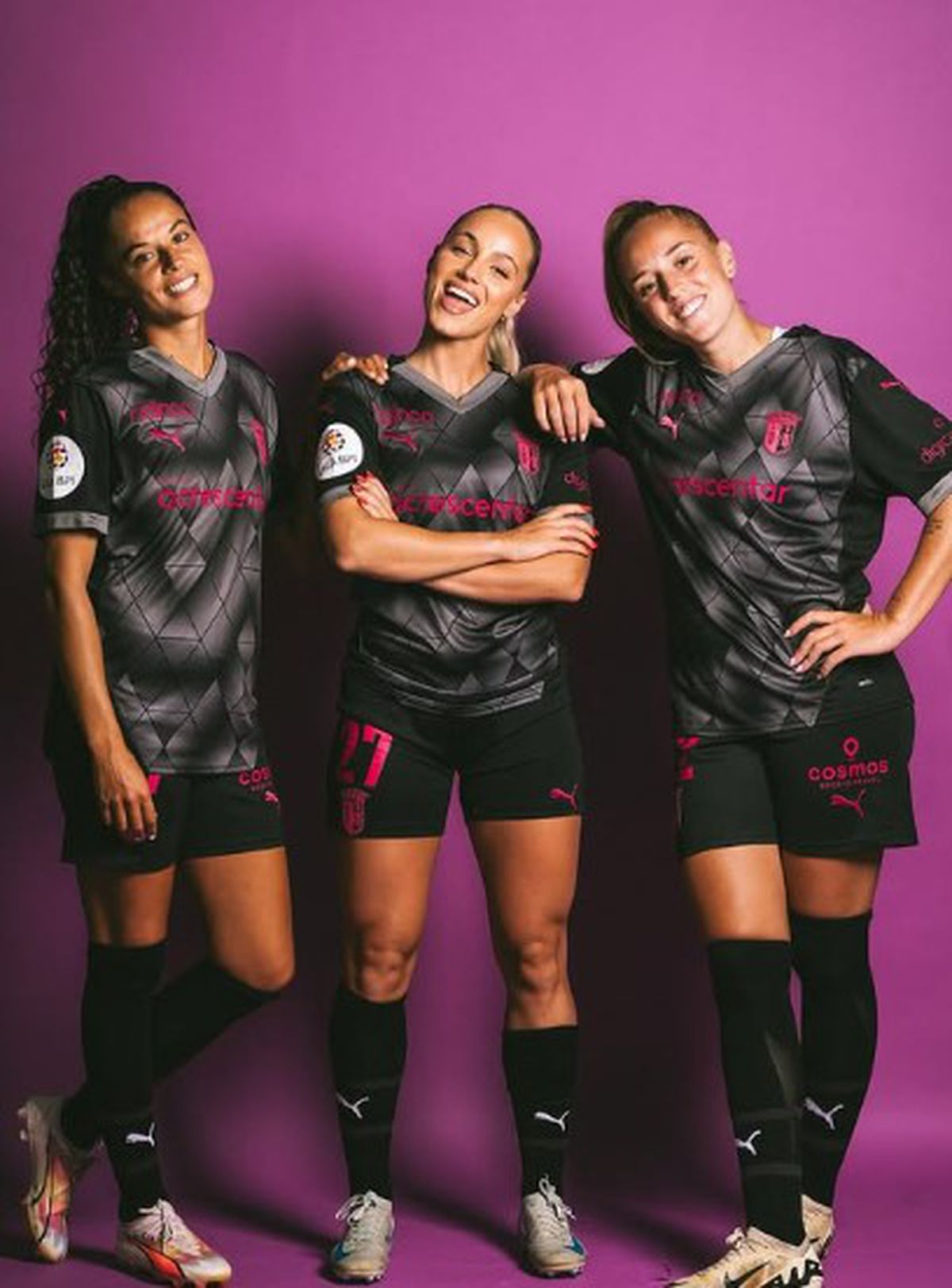 „Cea mai frumoasă fotbalistă din lume”, demonstrație incendiară pe plajă, în bikini