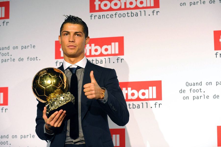 Primul Balon de Aur câștigat de Cristiano Ronaldo. foto: Imago Cristiano Ronaldo, la 40 de ani! Zeci de momente cu superstarul care au schimbat fotbalul mondial: „Nu urmăresc recordurile, ele mă urmăresc pe mine”