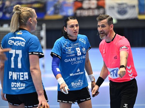 CSM București a învins-o categoric pe SCM Rm. Vâlcea, scor 36-22, și s-a calificat în sferturile Cupei României la handbal feminin.