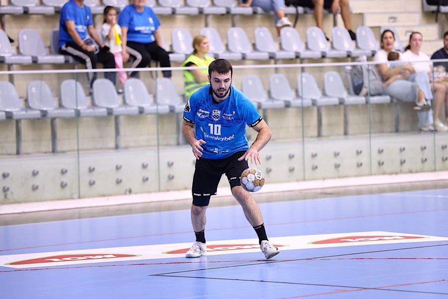 Dinamo l-a transferat pe Andrei Buzle de la CSM Constanța și îl așteaptă pe Miguel Matins, de la Aalborg