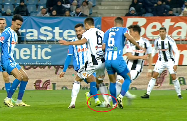 Iulian Călin n-a văzut nimic în Universitatea Craiova - U Cluj! Două penalty-uri evidente ratate: Cârțu l-a înfruntat la pauză