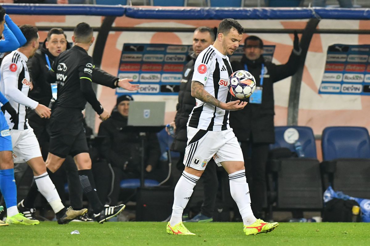 Universitatea Craiova - U Cluj a fost un duel cu năbădăi! Două penalty-uri, un „roșu”, 11 „galbene” și ocazii la fiecare atac » Clasamentul arată INCREDIBIL în acest moment