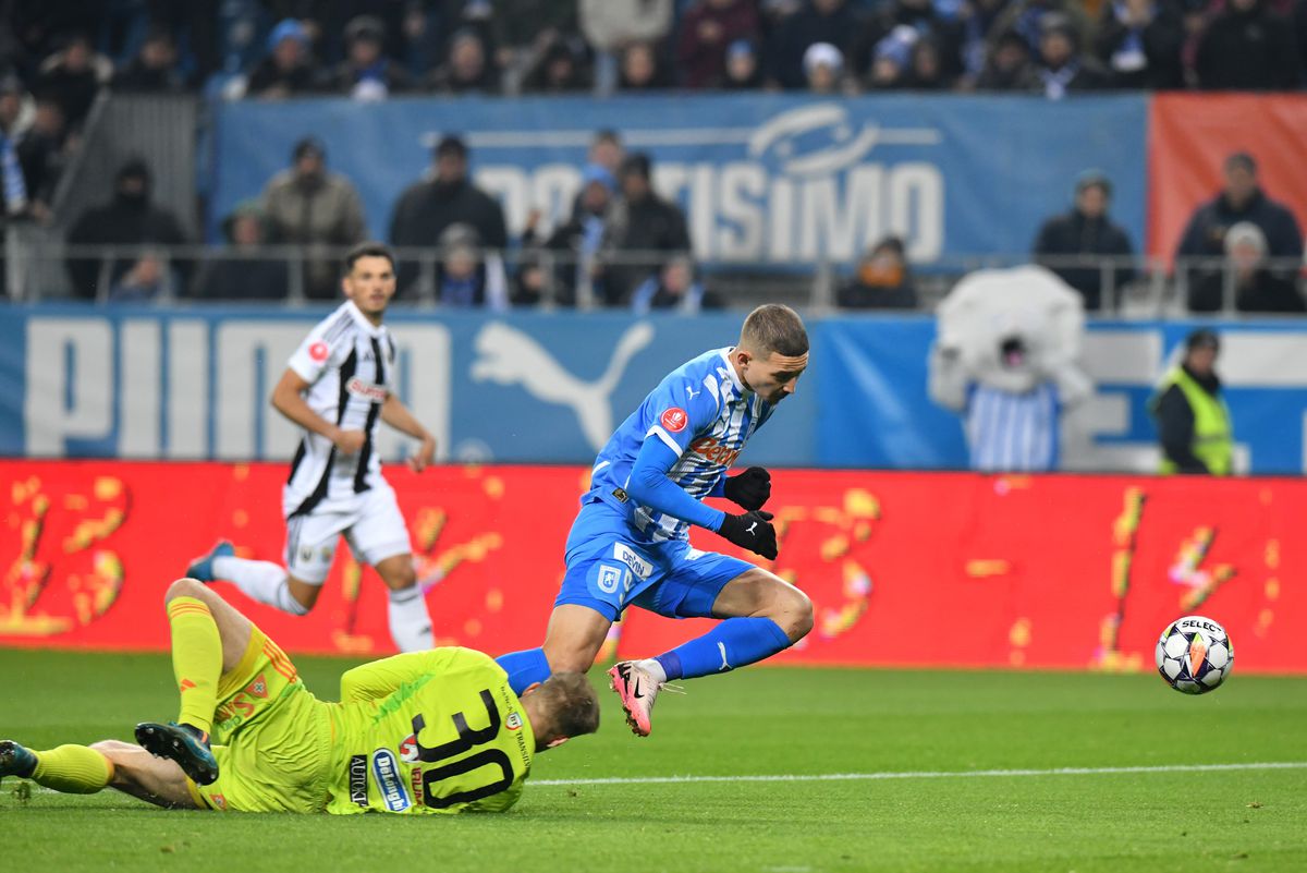 Universitatea Craiova - U Cluj a fost un duel cu năbădăi! Două penalty-uri, un „roșu”, 11 „galbene” și ocazii la fiecare atac » Clasamentul arată INCREDIBIL în acest moment
