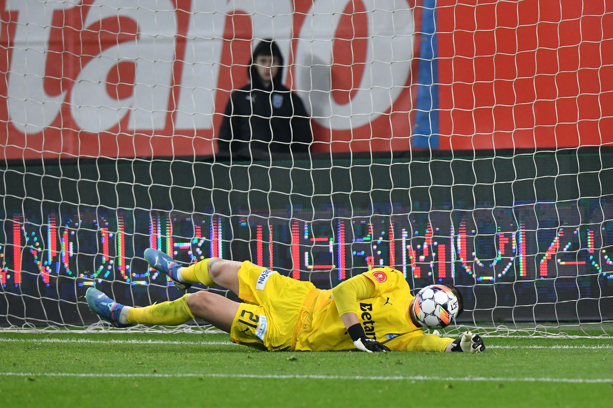 Universitatea Craiova - U Cluj a fost un duel cu năbădăi! Două penalty-uri, un „roșu”, 11 „galbene” și ocazii la fiecare atac » Clasamentul arată INCREDIBIL în acest moment