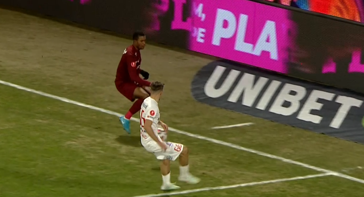 Fază controversată în CFR Cluj - Hermannstadt! » Dan Petrescu, enervat la maxim de decizia „centralului”