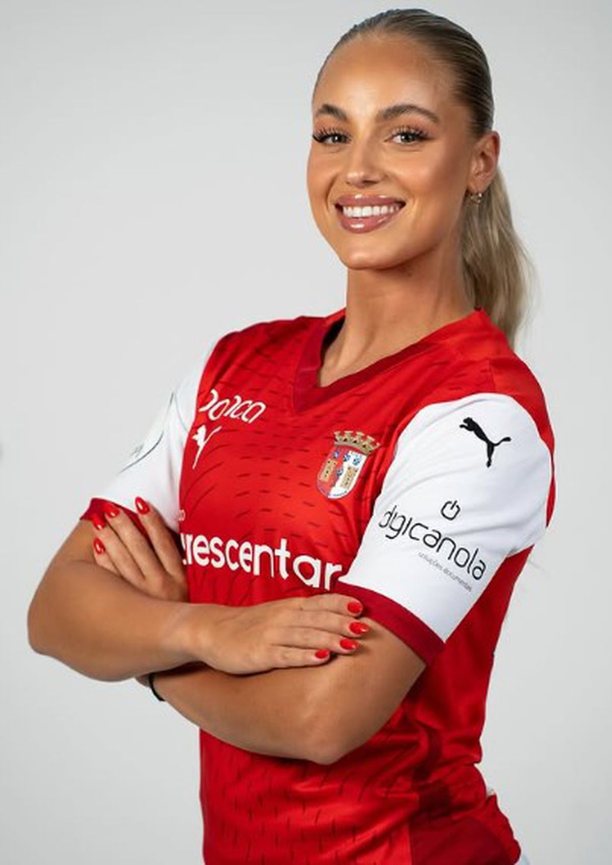 Cea mai frumoasă fotbalistă din lume a plecat din Europa » Ana Maria l-a lăsat acasă și pe jucătorul dorit de Dinamo