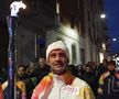 Cristi Chivu poartă flacăra olimpică prin Milano / FOTO: Captură X