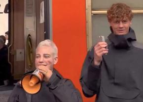 Jannik Sinner într-un nou rol: a devenit controlor de tren în Milano înainte de Jocurile Olimpice de Iarnă