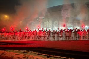 Și-au marcat victoria! Ultrașii din Peluza Sud au venit la stadion în seara meciului Universitatea Craiova - Oțelul