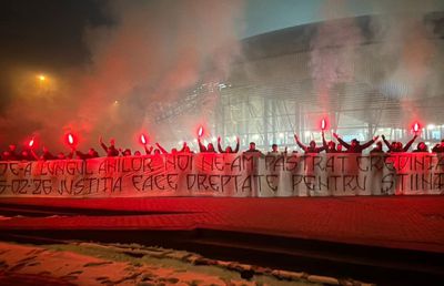 Și-au marcat victoria! Ultrașii din Peluza Sud au venit la stadion în seara meciului Universitatea Craiova - Oțelul