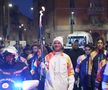 Cristi Chivu poartă flacăra olimpică prin Milano / FOTO: Captură X
