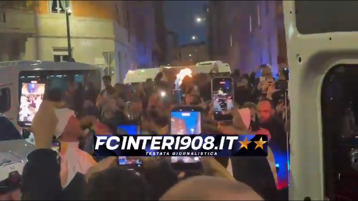 Cristi Chivu poartă flacăra olimpică prin Milano