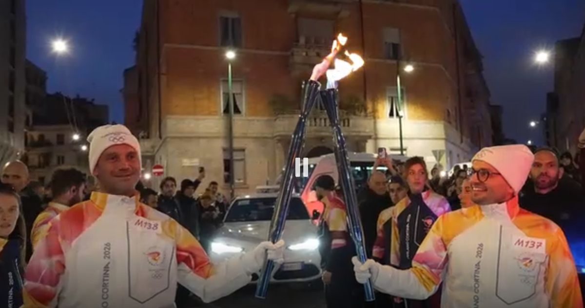 Cristi Chivu poartă flacăra olimpică prin Milano