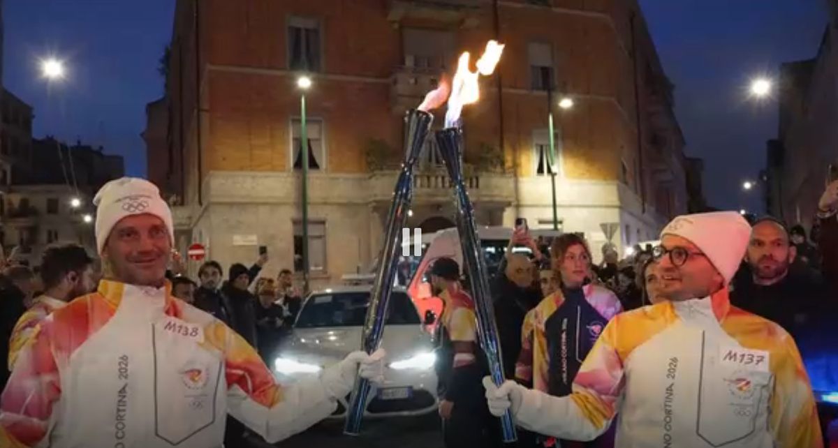 Cristi Chivu poartă flacăra olimpică prin Milano