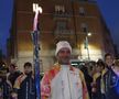 Cristi Chivu poartă flacăra olimpică prin Milano / FOTO: Captură X