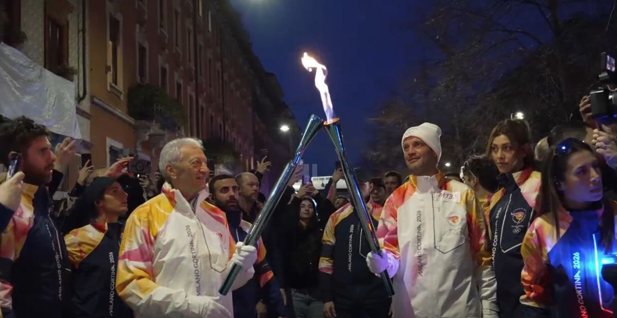 Cristi Chivu poartă flacăra olimpică prin Milano