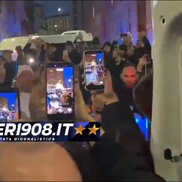 Cristi Chivu poartă flacăra olimpică prin Milano / FOTO: Captură X