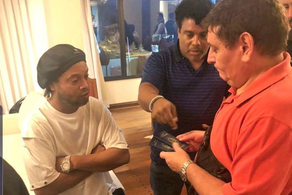 ȘOC! Mandat de arestare pentru Ronaldinho în Paraguay! De ce este acuzat