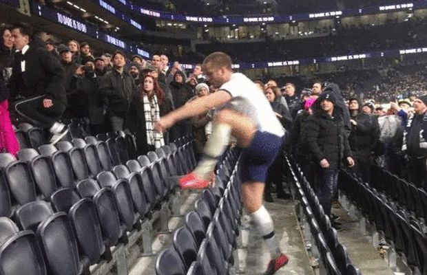 FOTO + VIDEO Scene incredibile! Vedeta lui Tottenham a sărit în tribune să se bată cu fanul: „E fratele meu, e fratele meu!"