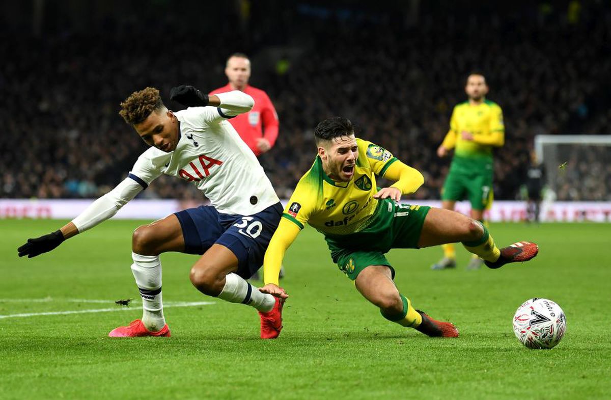 FOTO + VIDEO Scene incredibile! O vedetă de la Tottenham a sărit în tribune după meci să se bată cu fanul care îi atacase fratele