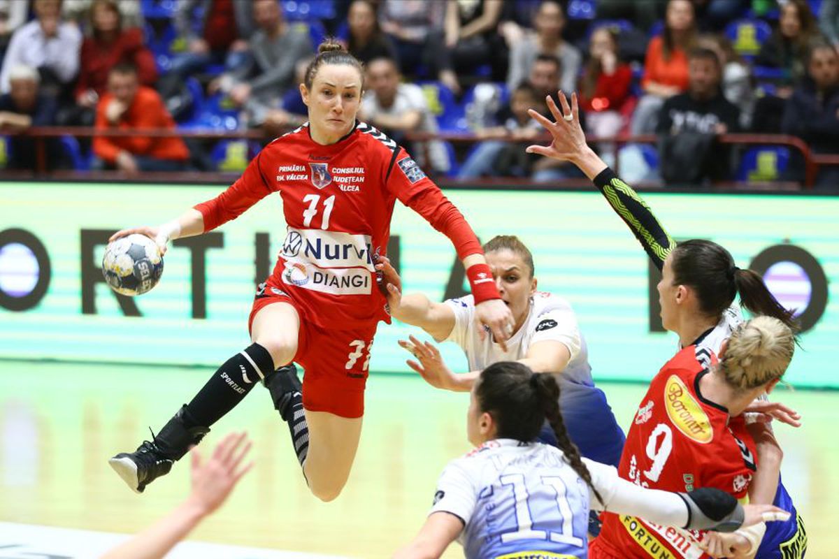 FOTO SCM Rm. Vâlcea a câștigat derby-ul cu SCM Craiova și a revenit pe primul loc în clasament!