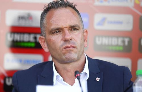 Cornel Țălnar, 63 de ani, directorul tehnic al lui Dinamo, este de negăsit. „Câinii” n-ar beneficia în niciun fel de activitatea fostului jucător și antrenor al roș-albilor.
