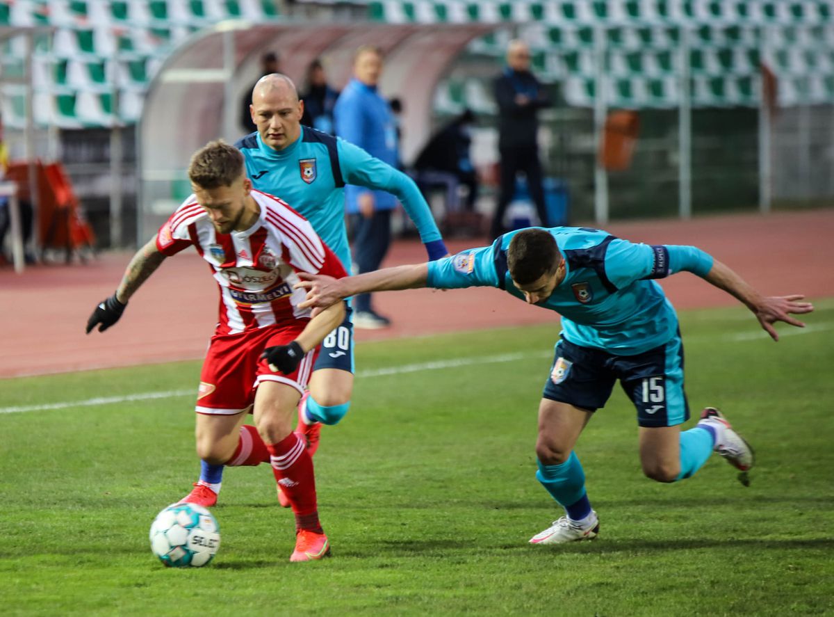 Patronul lui Sepsi i-a luat tare pe jucători: „A sosit timpul să stăm de vorbă bărbăteşte. Nu-mi furaţi visul! Vreau să mâncaţi iarba”