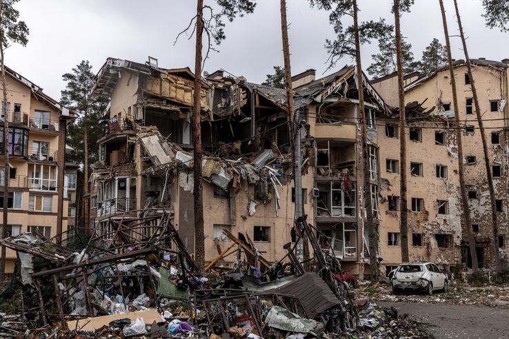 Clădiri distruse în Irpin, Ucraina.