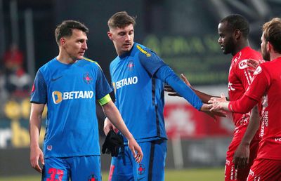 Jucătorii FCSB au găsit un „inamic” comun pentru eșecul cu UTA » Analiștii TV, inclusiv Lăcătuș, i-au contrazis din studio