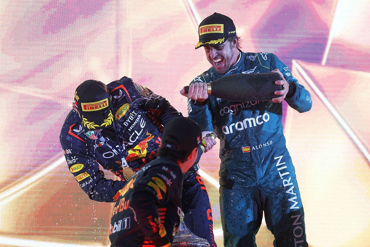 Verstappen începe 2023 așa cum a terminat anul trecut: cu victorie! Recital Red Bull în prima cursă de Formula 1 a anului + Coșmar Ferrari