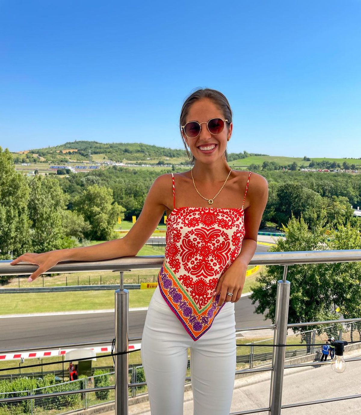 Încep emoțiile și pentru iubitele piloților din Formula 1 » Cum arată topul celor mai frumoase prezențe din paddock