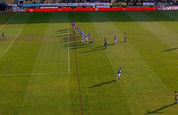 Craiova, salvată de câțiva milimetri » VAR a anulat un gol după 6 minute de analiză