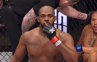 Cel mai bun din istorie s-a întors » A revenit după 3 ani și a câștigat titlul la grea în UFC după 3 minute de luptă