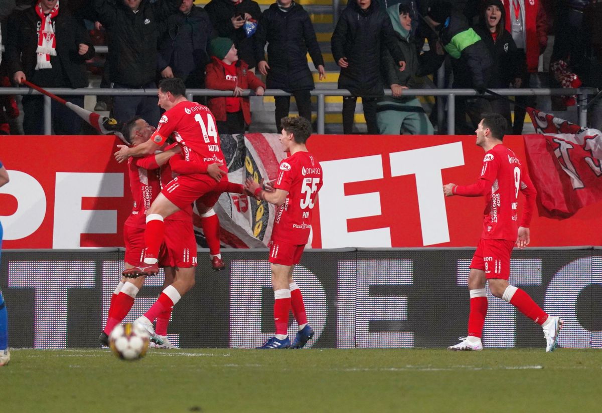 Jucătorii FCSB au găsit un „inamic” comun pentru eșecul cu UTA » Analiștii TV, inclusiv Lăcătuș, i-au contrazis din studio