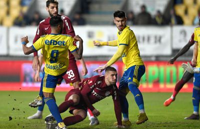 Fotbalist din Liga 1, implicat în jocuri la pariuri, cu un clan interlop! Juca inclusiv pe meciurile echipei sale, clubul i-a reziliat imediat contractul