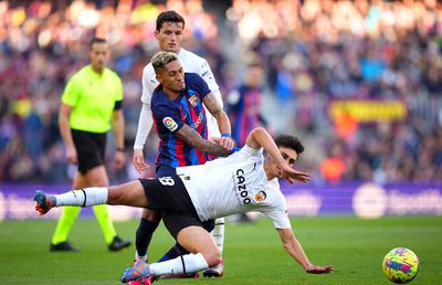 Barcelona, victorie în zece oameni în fața Valenciei, într-un final în care „liliecilor” le-a fost refuzat un penalty