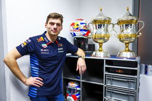 M4X Verstappen, campion a PATRA oară în Formula 1! Mercedes câștigă cursa, dar petrecerea e în garajul Red Bull: spectacol grandios pe străzile din Las Vegas