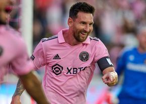 Reacția unui tată, criticată pentru fanatism! Messi i-a lovit fetița cu mingea, el i-a cerut scuze: „A fost binecuvântată”