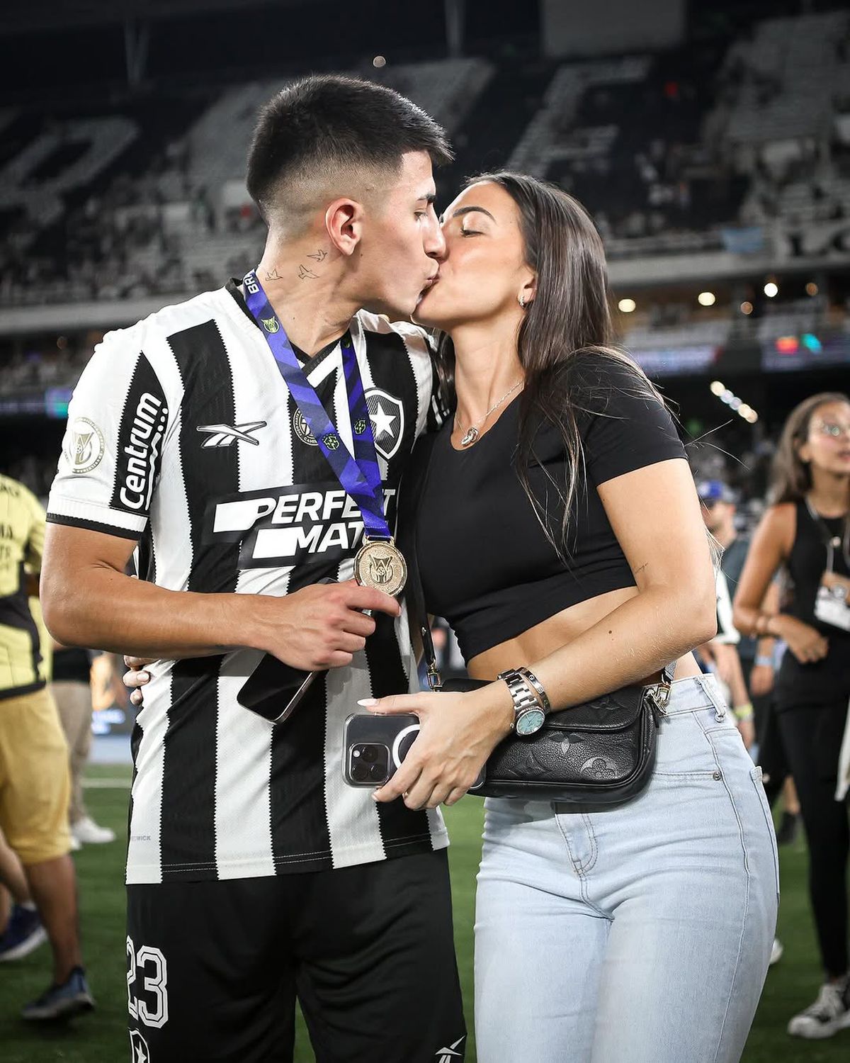 Campionul mondial care vine la București, cercetat pentru viol în grup și că a fugit după ce a călcat un bărbat cu mașina!