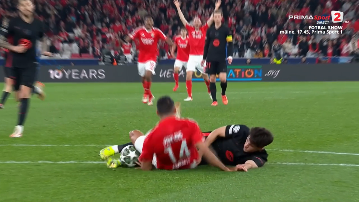 Cartonașul roșu obținut de Cubarsi, în meciul Benfica - Barcelona