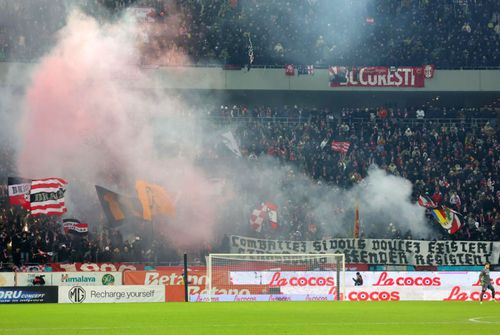 Ultrașii lui Dinamo i-au provocat clubului o sancțiune de 5.000 de euro