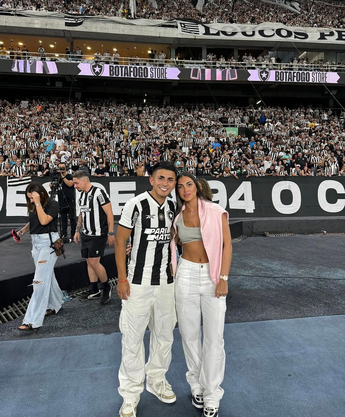 Campionul mondial care vine la București, cercetat pentru viol în grup și că a fugit după ce a călcat un bărbat cu mașina!